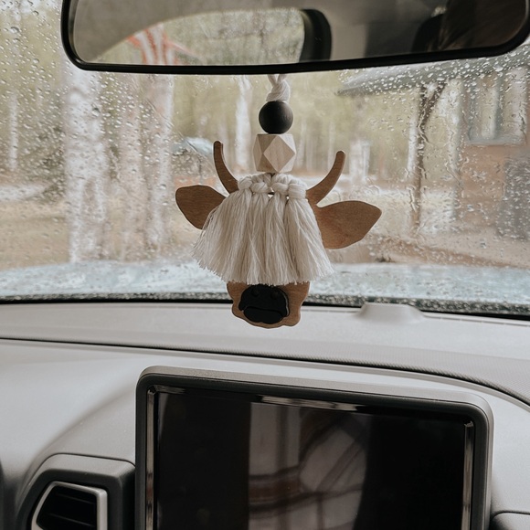 Macrame cow car hanger - Picture 1 of 5